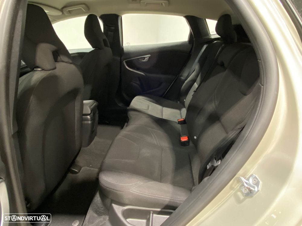 Volvo V40 Cross Country 2.0 D2 Momentum - 14