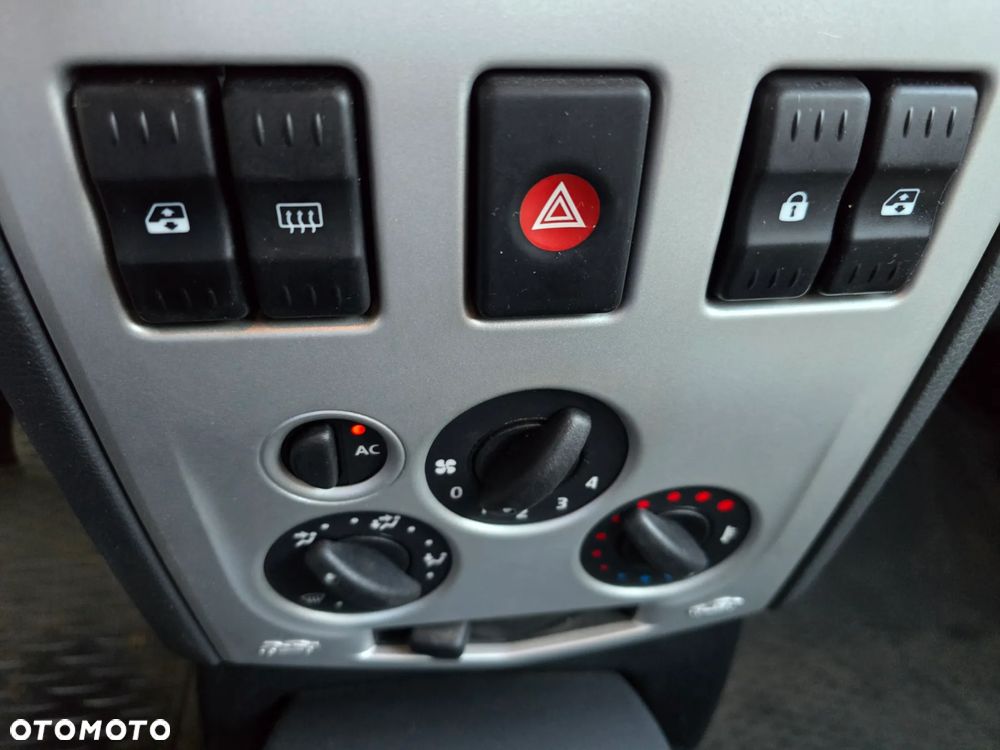 Dacia Logan 1.5 dCi Laureate Pioneer - 19