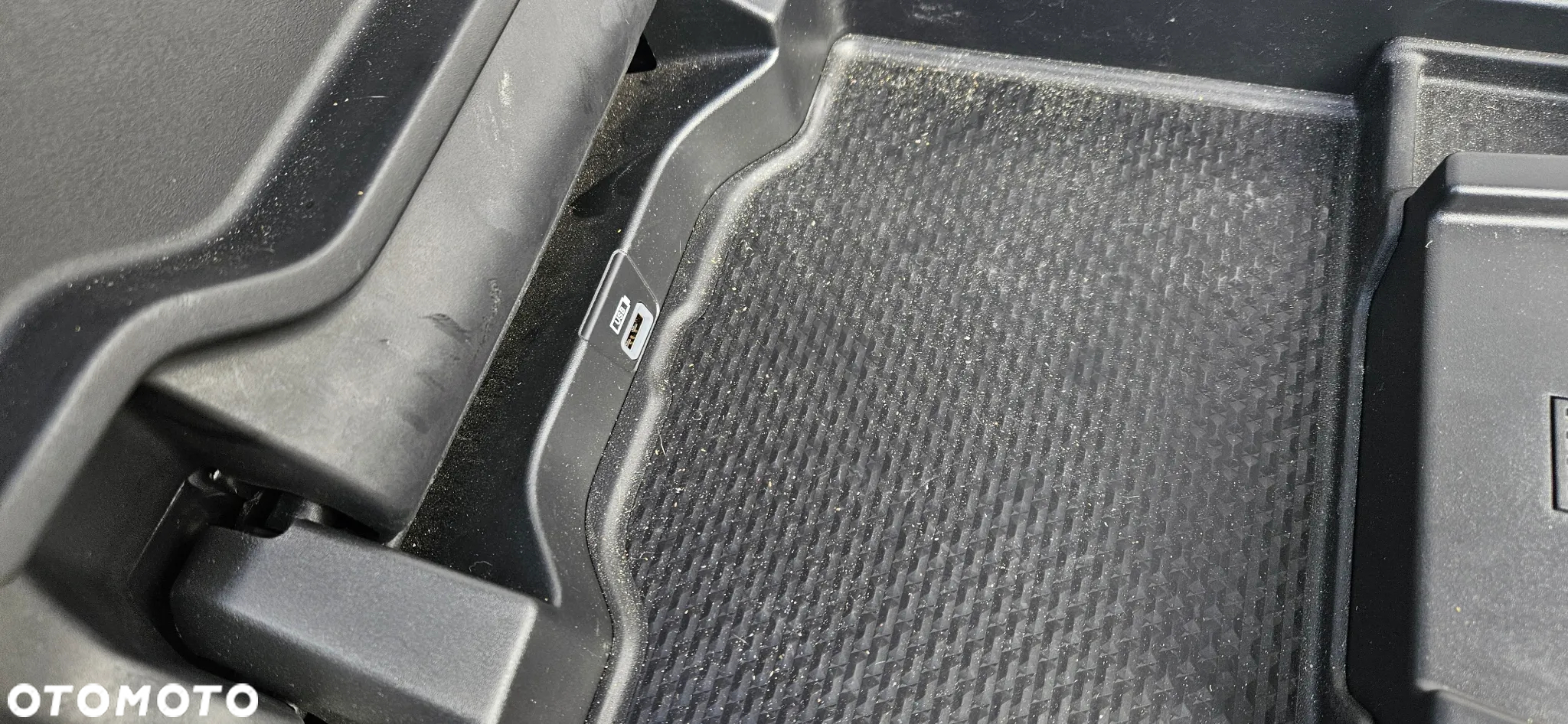RAM 1500 V 5 2019- Big Horn KRÓTKI QUAD CAB 1,5 Komplet foteli Fotele tapicerka Kanapa Środek Boczki wykładzina Słupek próg listwa CZARNE WNĘTRZE WELUR - 27