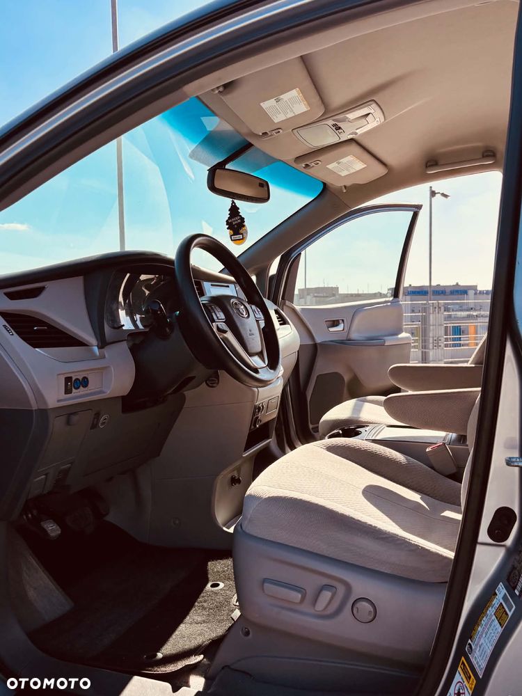 Toyota Sienna 3.5 V6 - 18