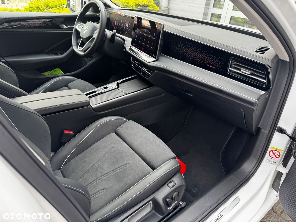 Volkswagen Passat Variant 2.0 TDI SCR Elegance DSG - 15