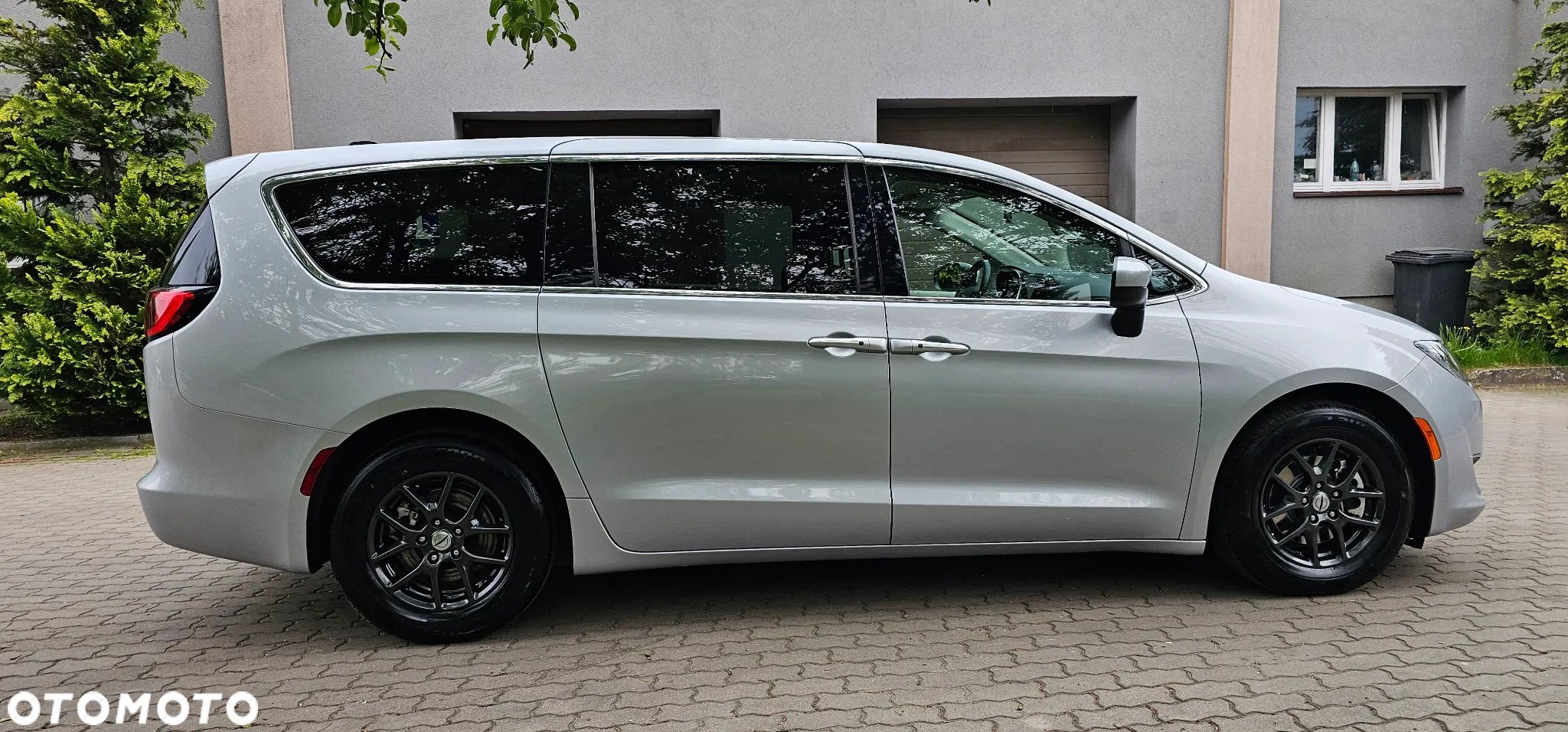 Chrysler Pacifica - 8
