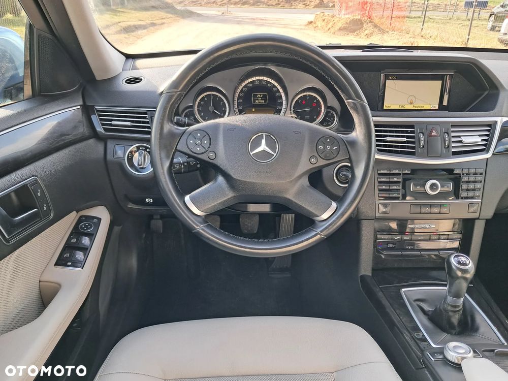 Mercedes-Benz Klasa E 220 CDI DPF BlueEFFICIENCY Elegance - 14