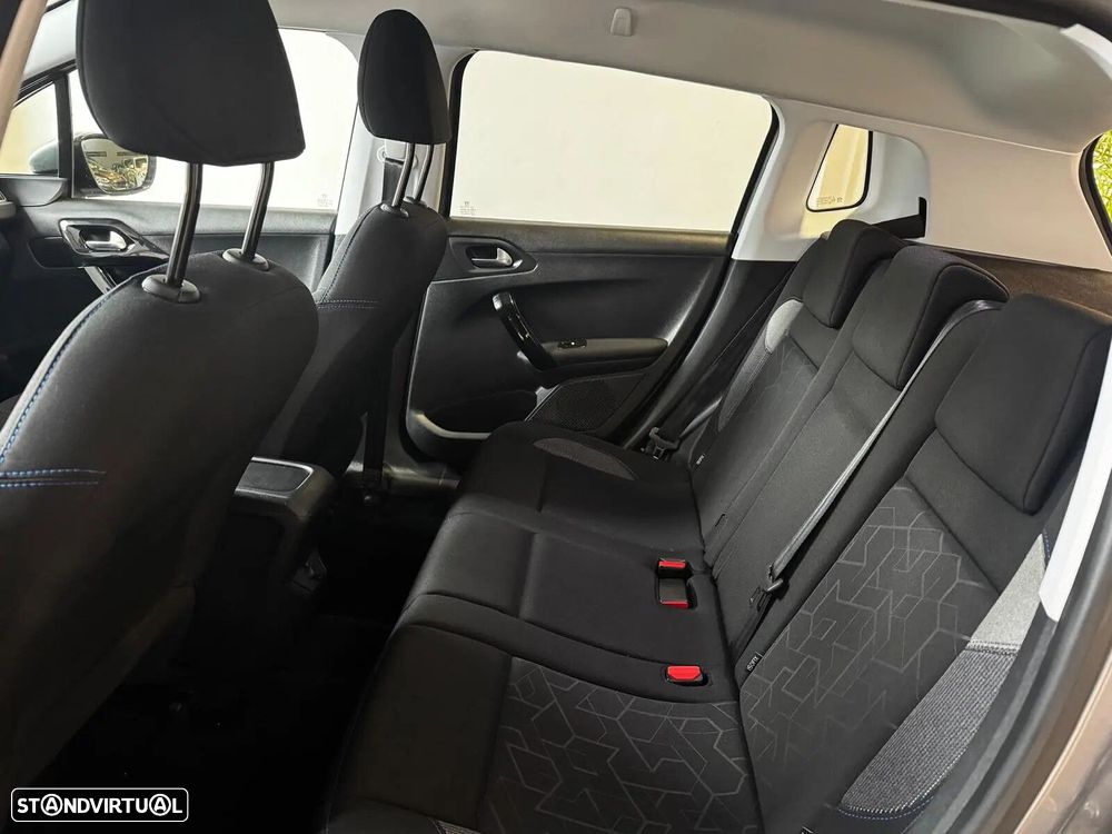 Peugeot 2008 1.2 PureTech Allure - 27