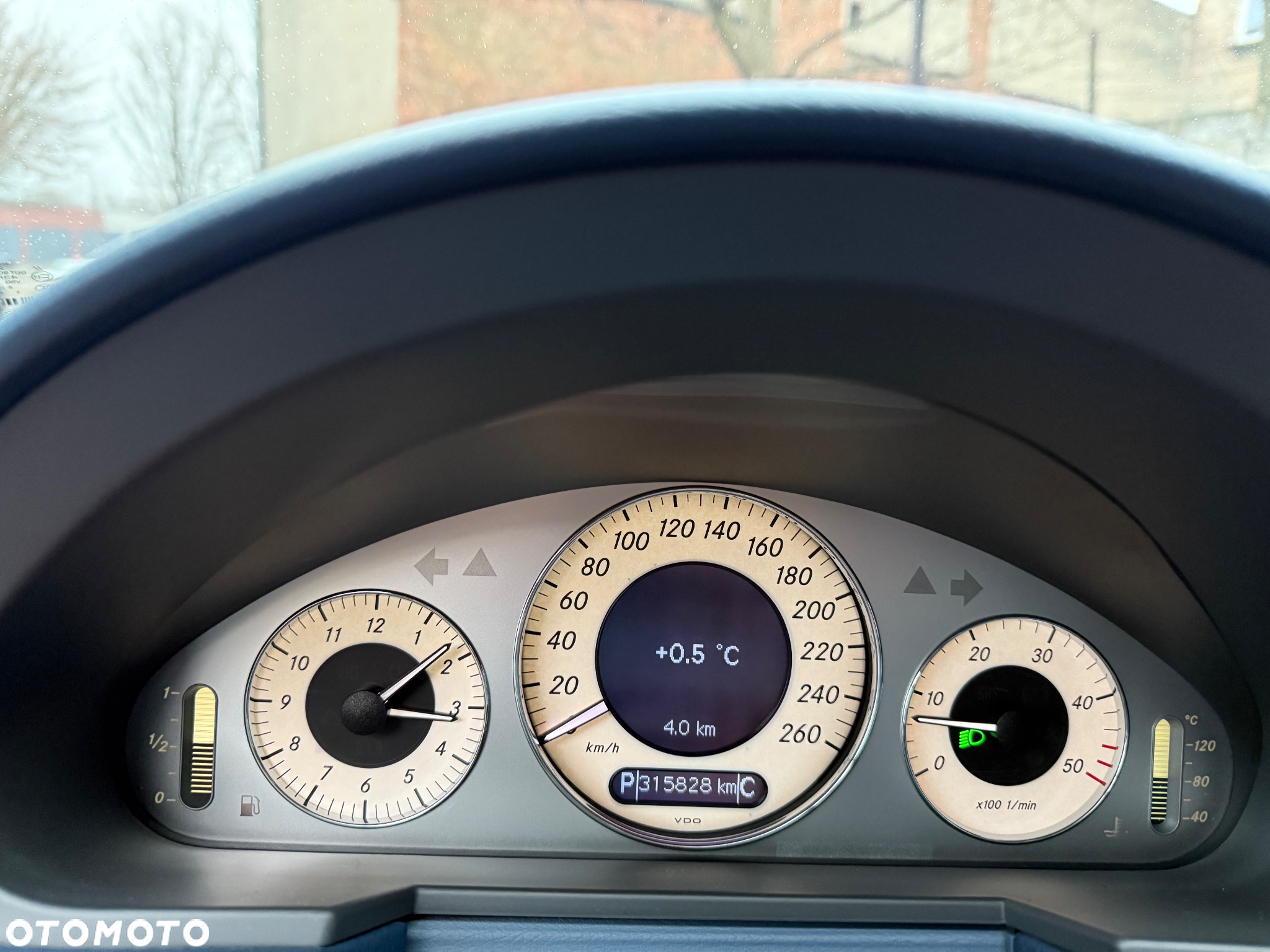 Mercedes-Benz Klasa E 320 T CDI Avantgarde DPF Sport Edition - 16