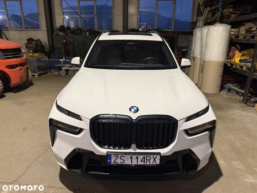 BMW X7 2023 photo 2
