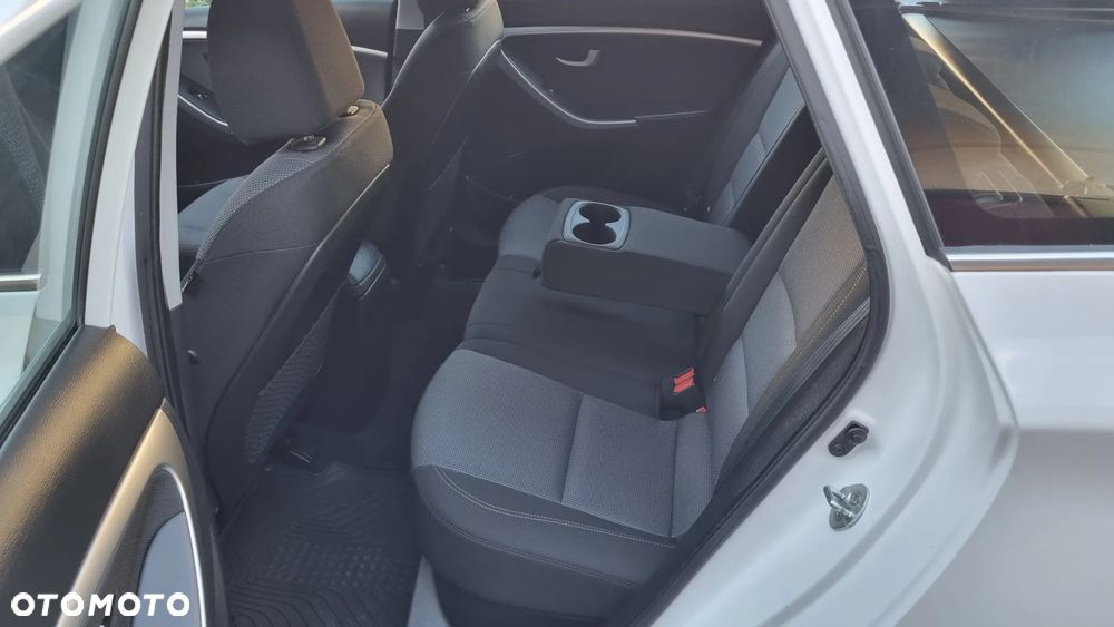 Hyundai i30 Fastback 1.6 CRDI Premium - 21
