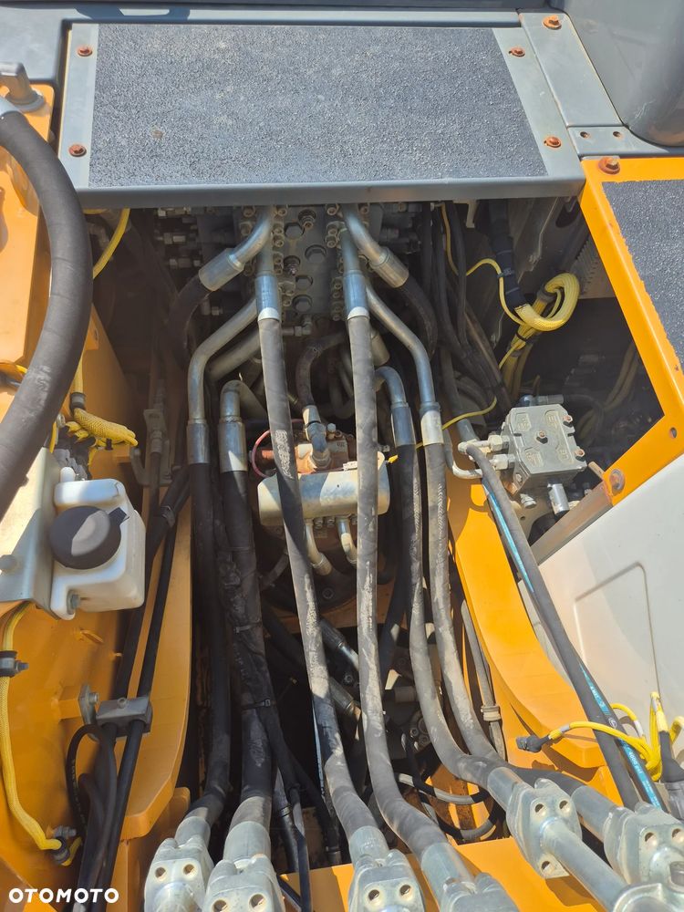 Liebherr R922 LC - 12