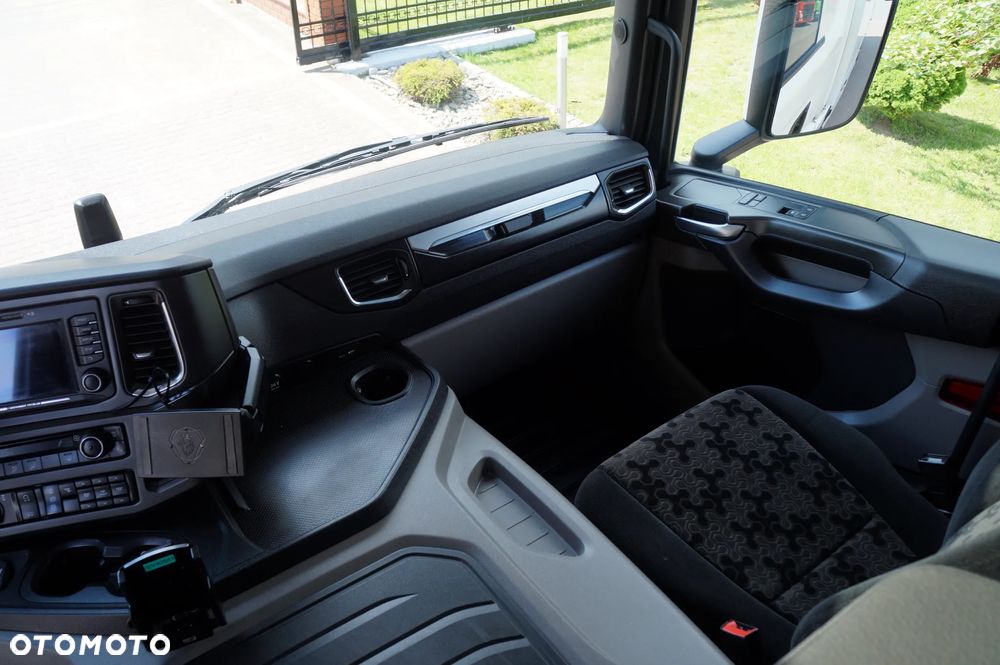 Scania P 450 6x2 CHŁODNIA KONTENER 8.45 m 21 PALET OŚ SKRĘTNA WINDA - 22