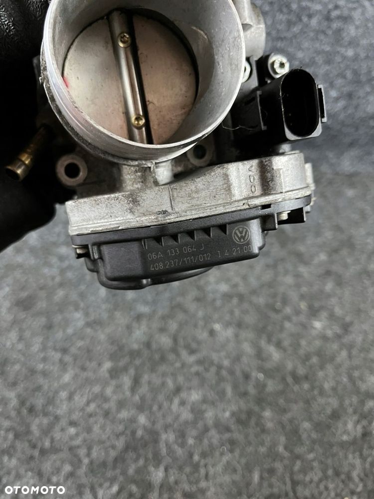 audi a3 8l 1.6 8v przepustnica 06A133064J - 4