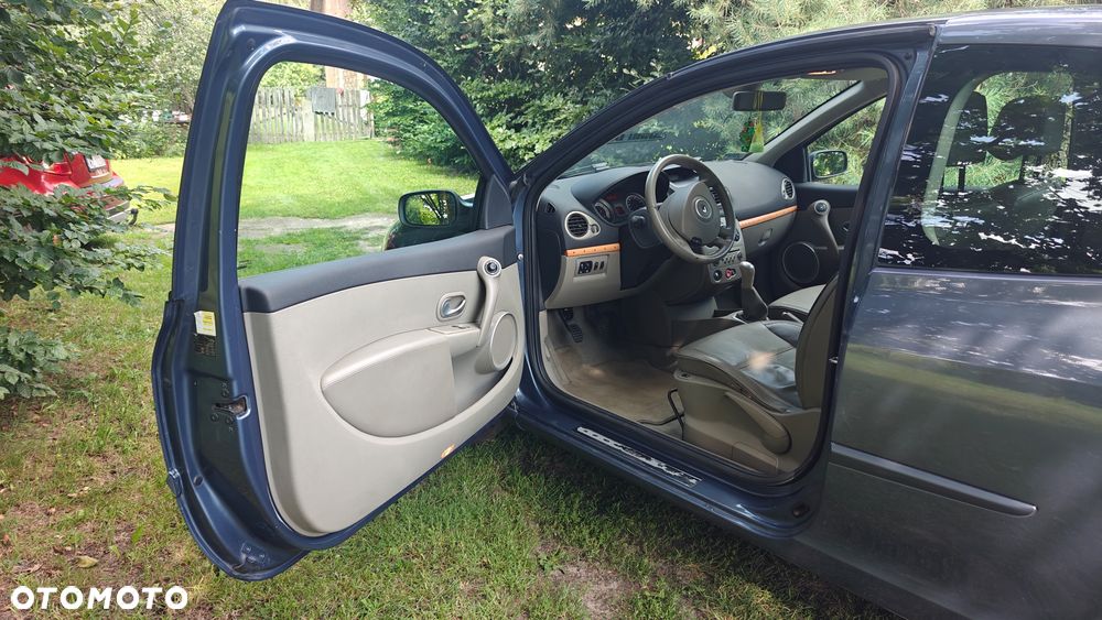 Renault Clio - 10