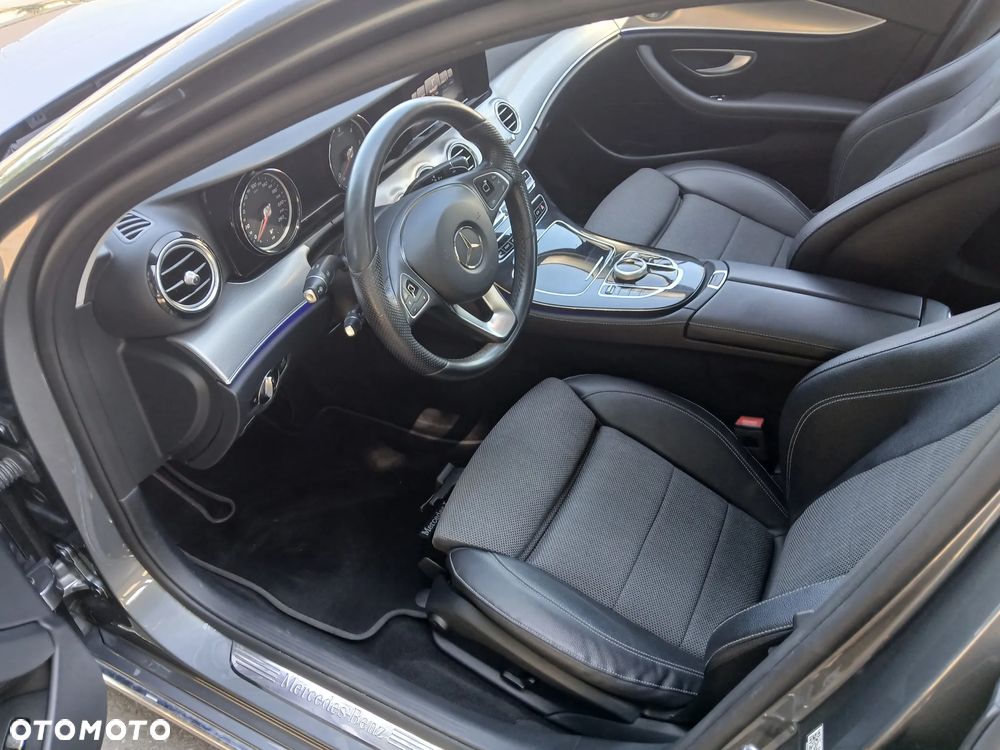 Mercedes-Benz Klasa E 220 d 4-Matic Business Edition 9G-TRONIC - 14