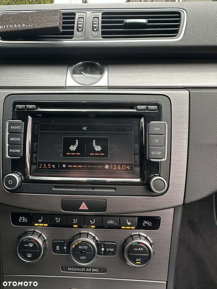 Volkswagen Passat 2.0 TDI 4Motion DSG BlueMotion Tech R-Line - 27