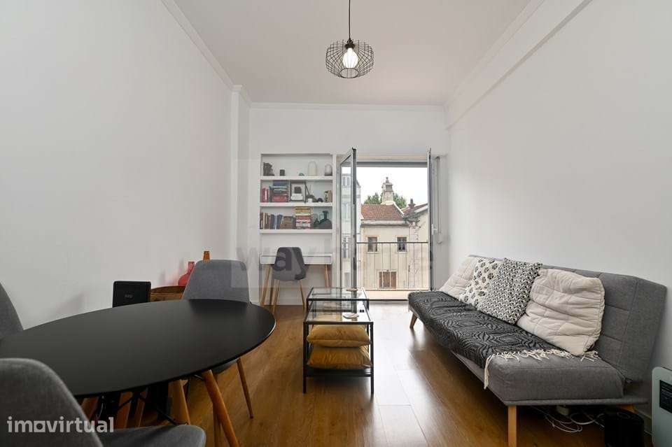 Apartamento T1 | Remodelado | Mobilado | Varanda e terraço | Campo Már - Grande imagem: 4/18