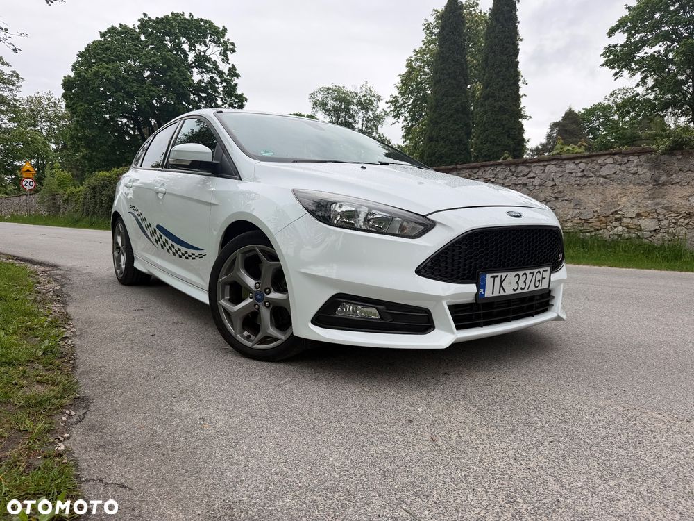 Ford Focus 2.0 EcoBoost ST mit Leder-Sport-Paket - 27