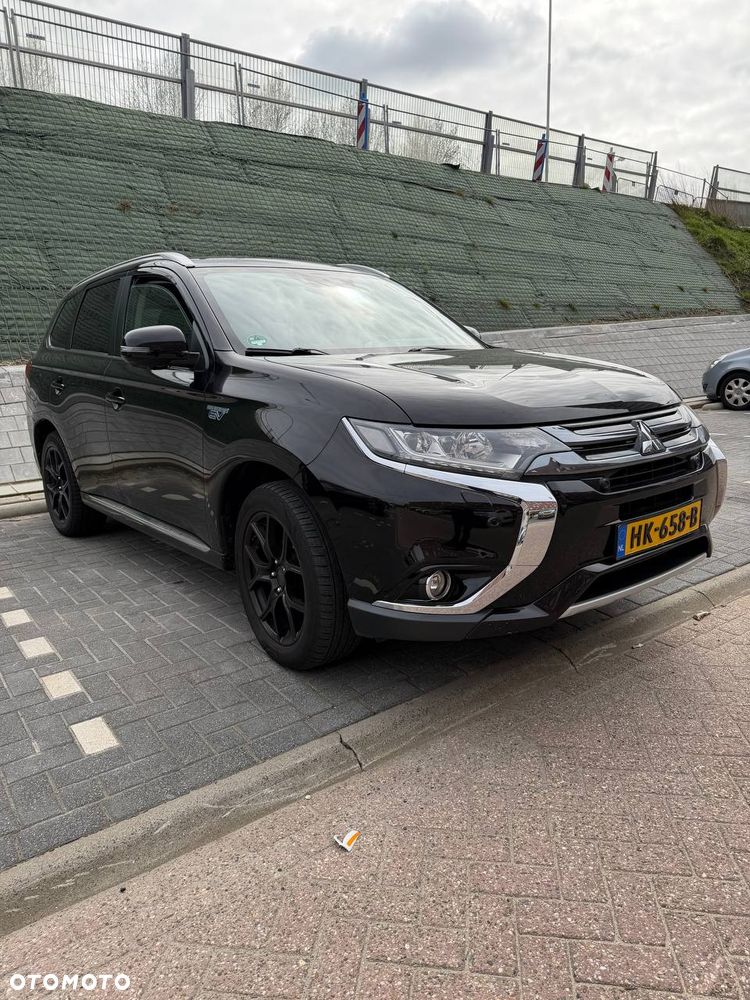 Mitsubishi Outlander Instyle NAVI + - 34