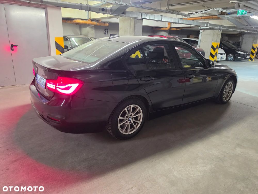 BMW Seria 3 318d - 5