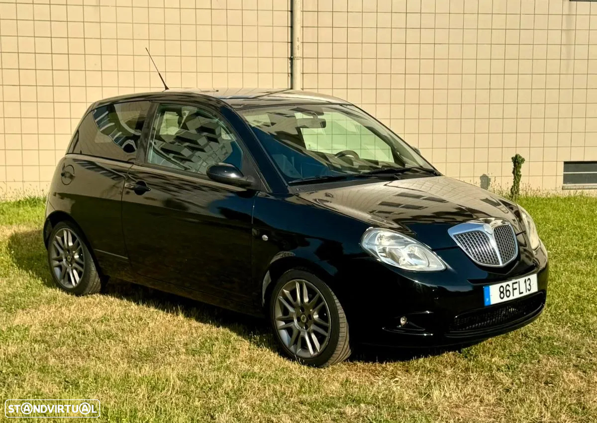 Lancia Ypsilon 1.3 JTD Sport Momo Design - 3