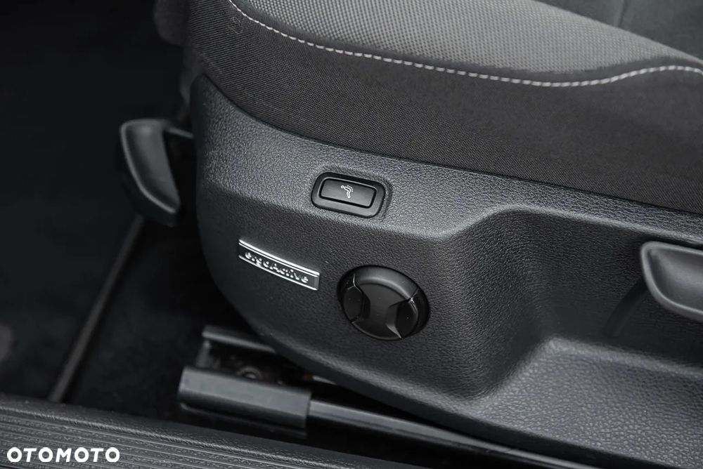 Volkswagen Golf 1.6 TDI DSG Join - 16