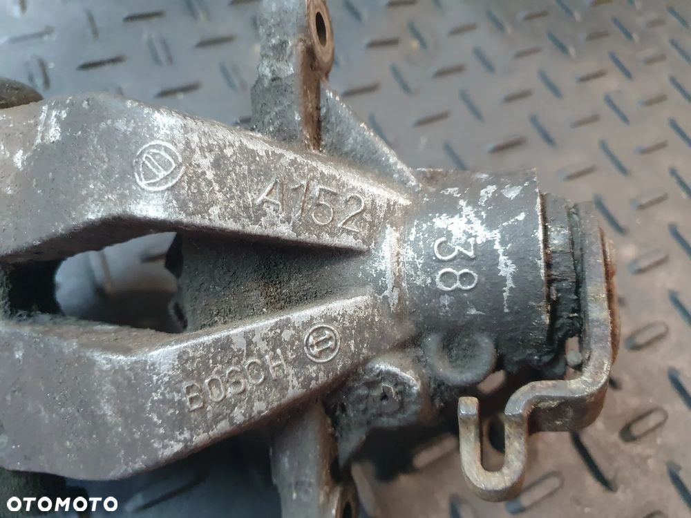 ZACISK LEWY TYŁ FIAT STILO 1.6 16V - 2