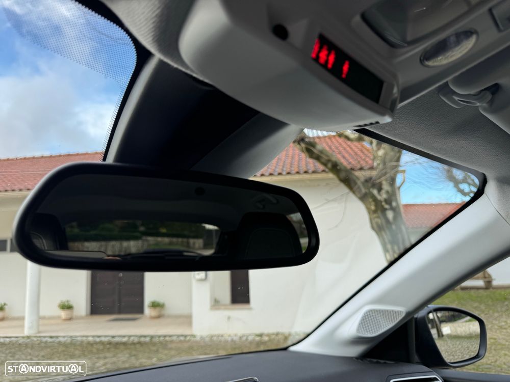 Peugeot e-208 Style - 19