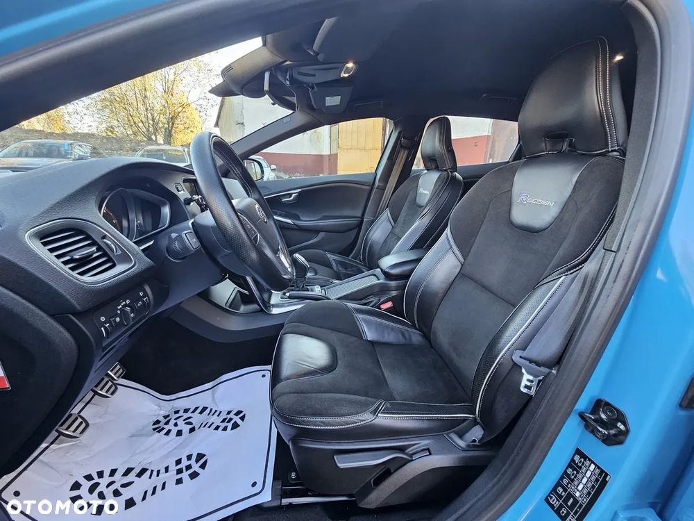 Volvo V40 D2 R-Design - 11