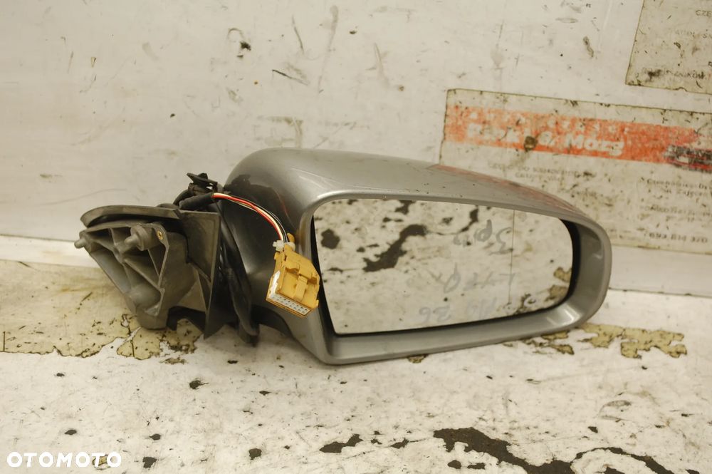 LUSTERKO PRAWY PRZÓD PRZEDNIE PRAWE 5 PIN LY7Q/ LY1X/ LY7R AUDI A4 B6 - 2