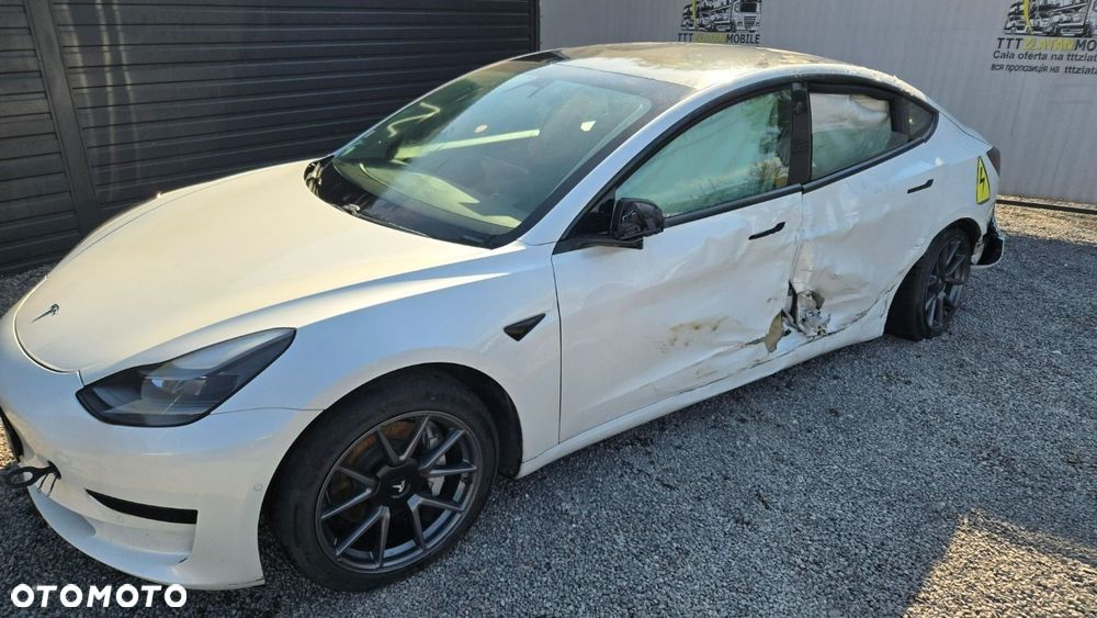 Tesla Model 3 - 21