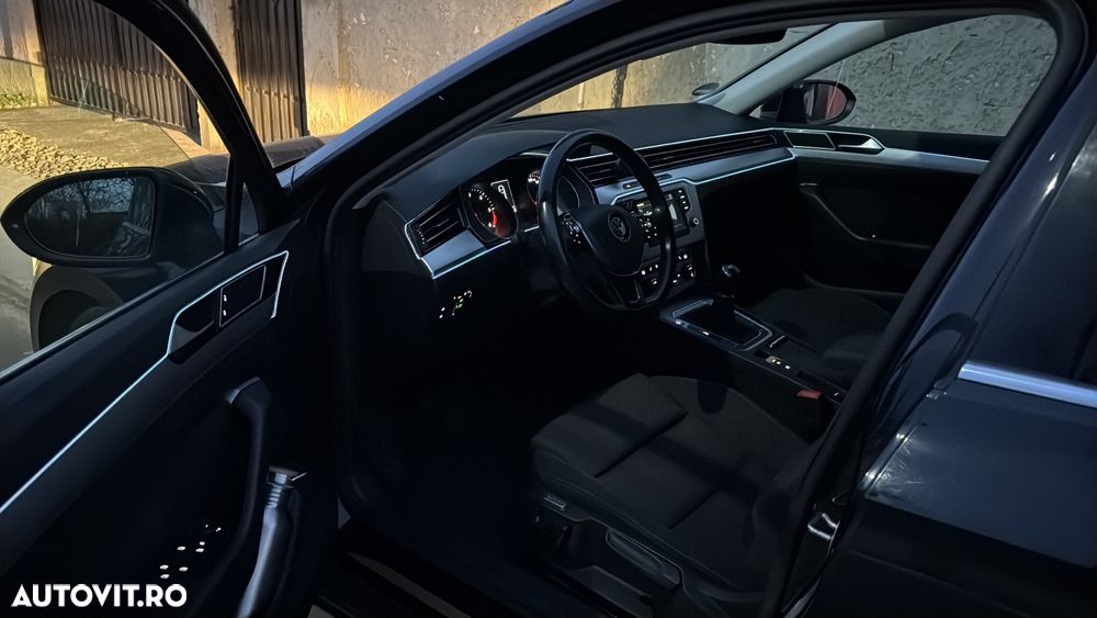 Volkswagen Passat 2.0 TDI SCR Comfortline - 12