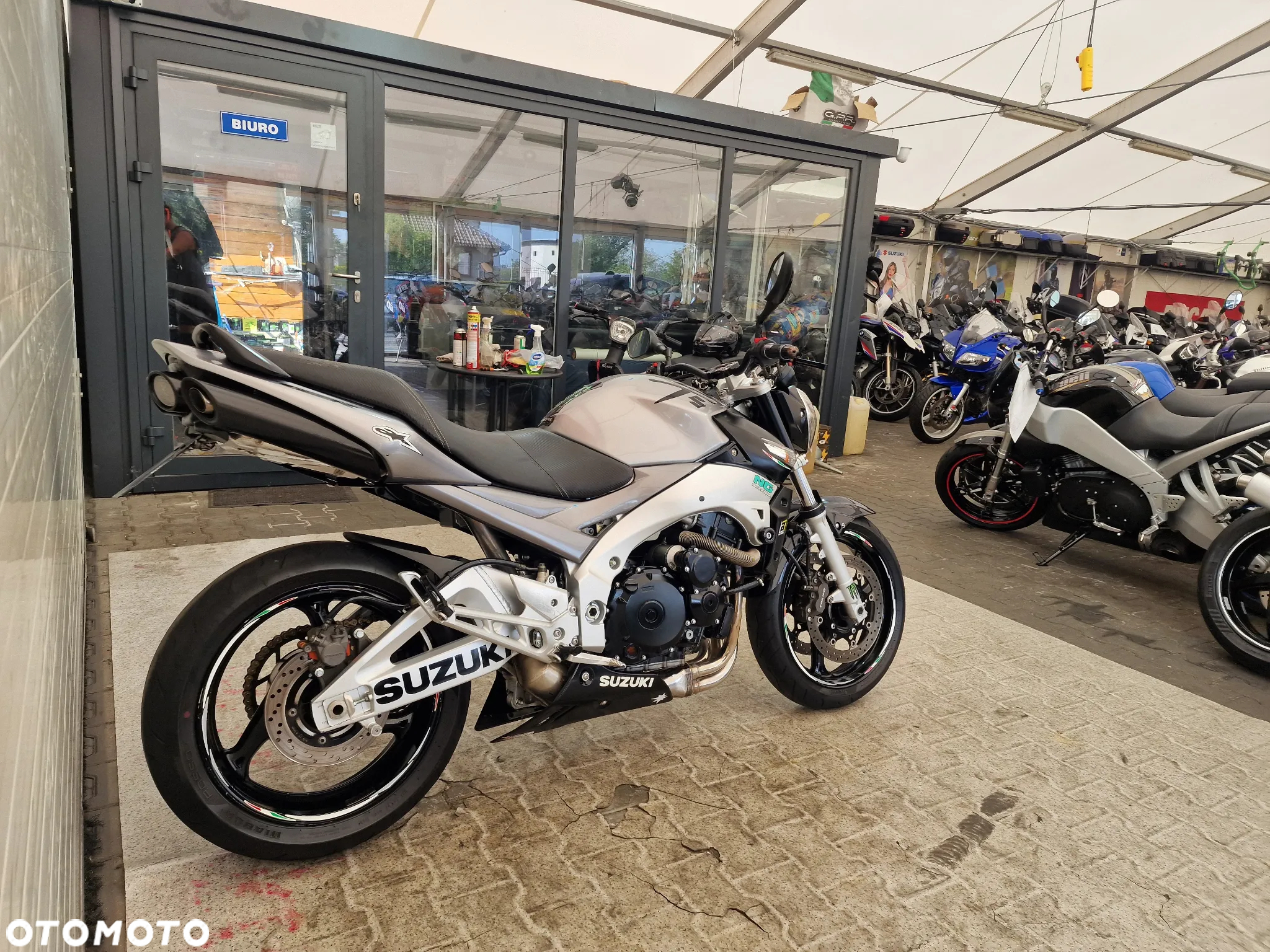 Suzuki GSR - 18