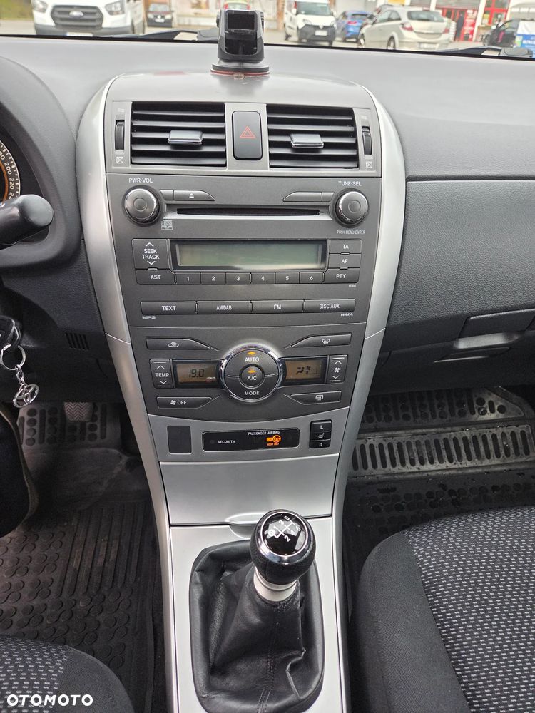 Toyota Corolla - 13