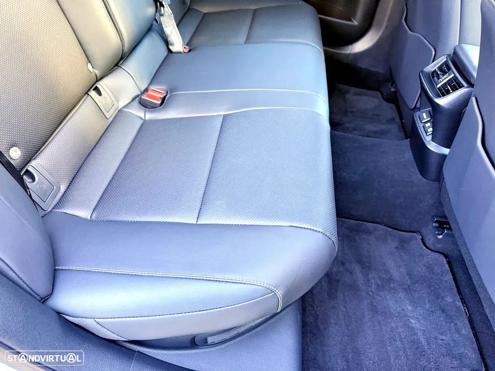Lexus ES 300h - 31
