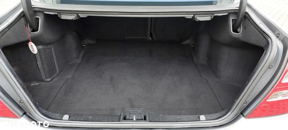 Mercedes-Benz Klasa E 200 Kompressor Automatik Avantgarde - 39
