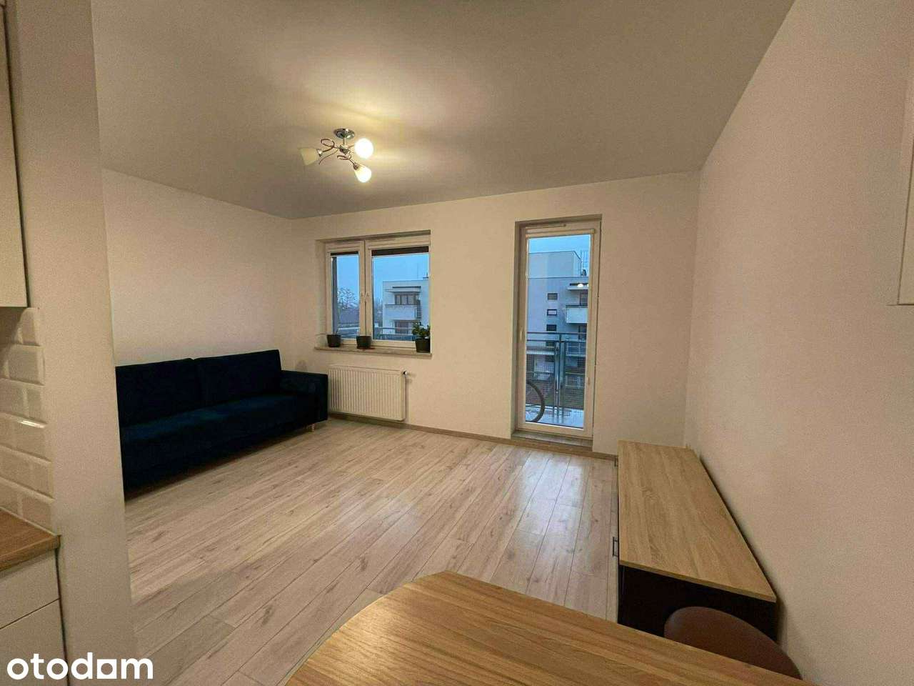 Do wynajęcia kawalerka 28m2 za 2100 +czynsz 450zł  z balkonem 5m2