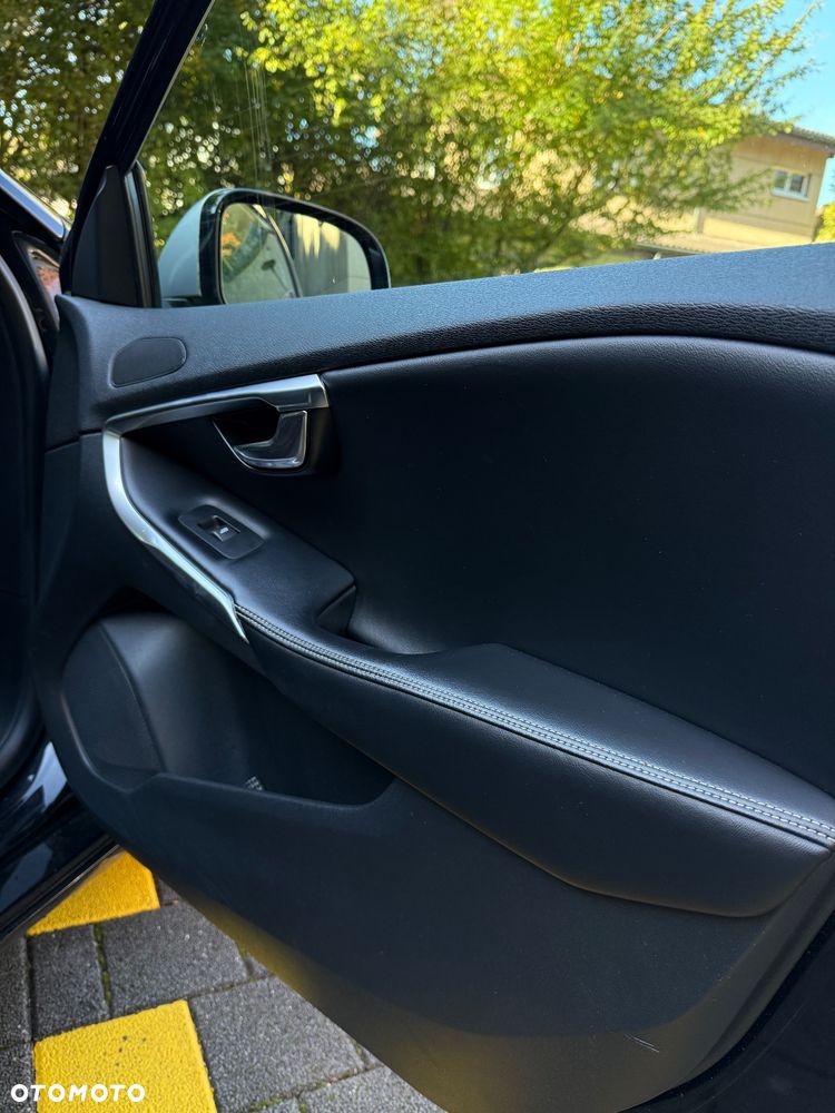 Volvo V40 D3 Momentum - 19