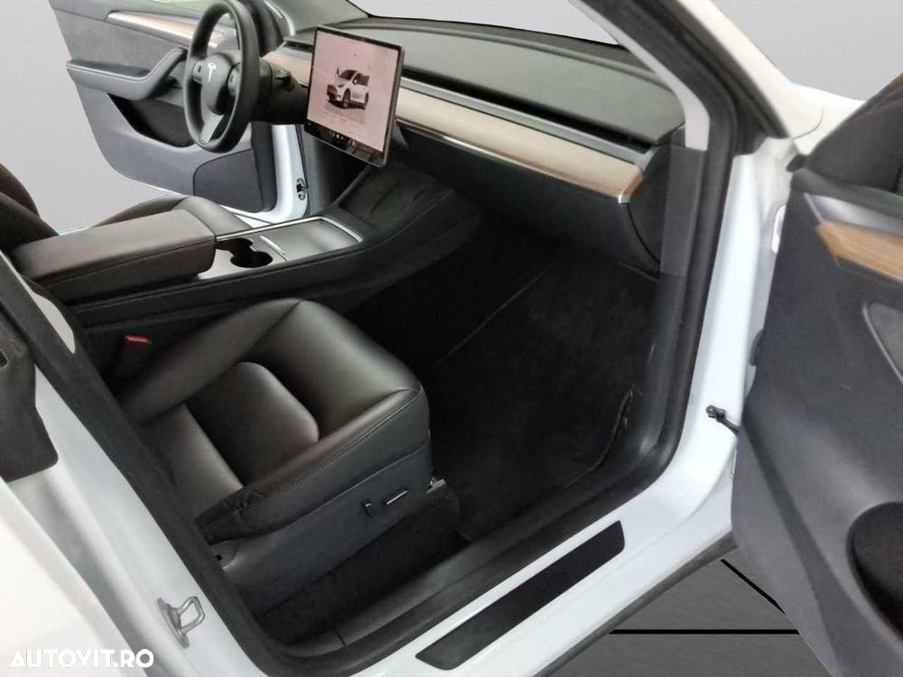 Tesla Model Y Long Range Dual Motor AWD - 7