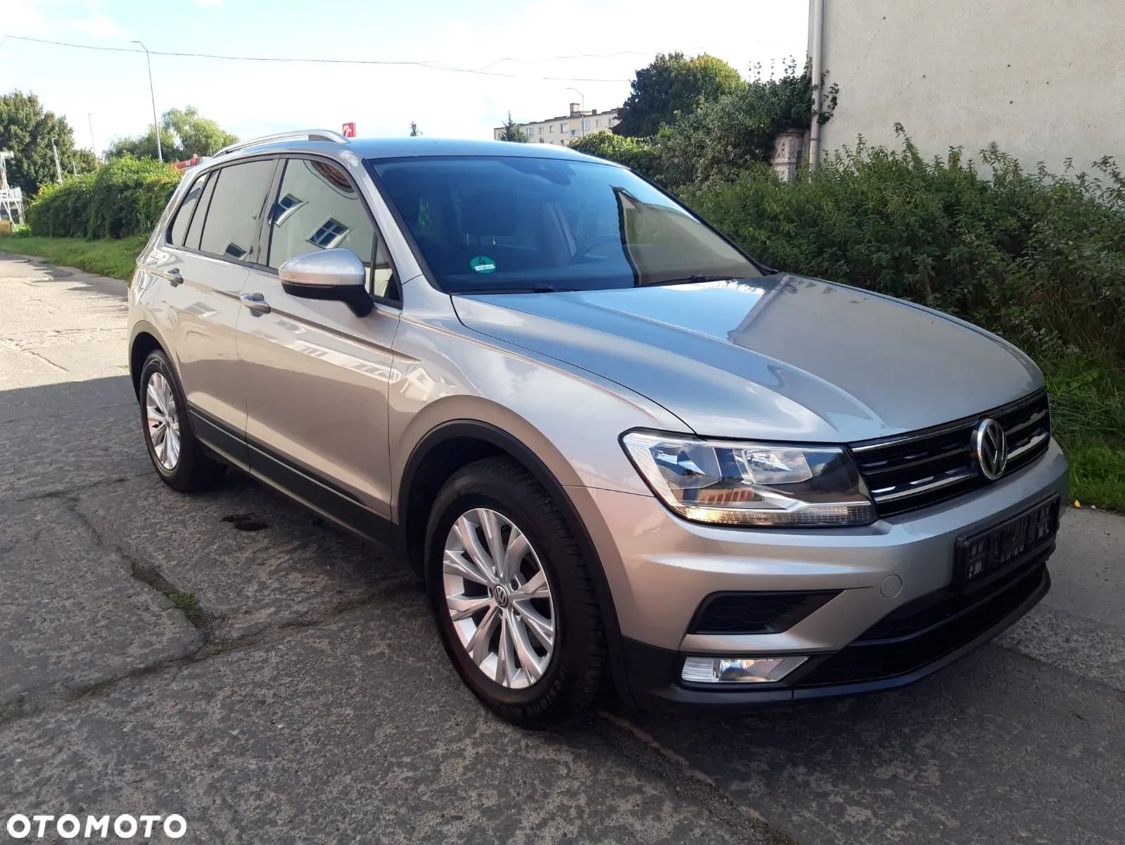 Volkswagen Tiguan - 1