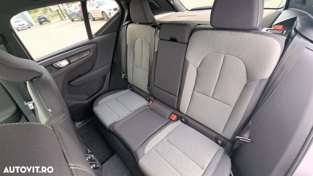 Volvo XC 40 B3 AT FWD MHEV Plus Dark - 16