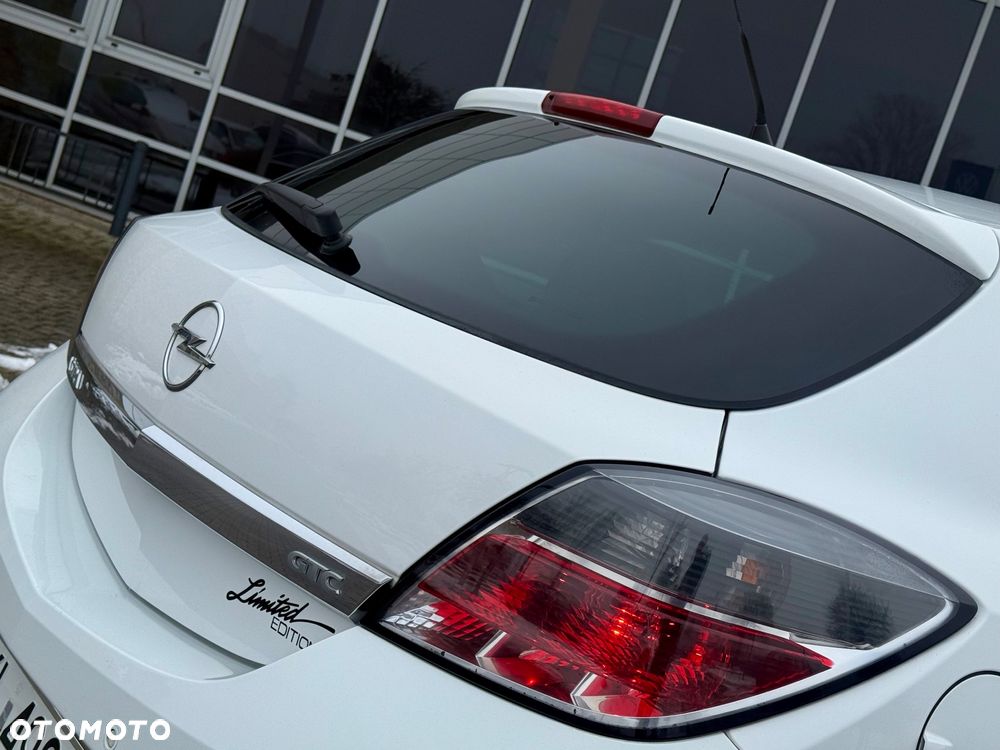 Opel Astra 1.6 Black&White - 24