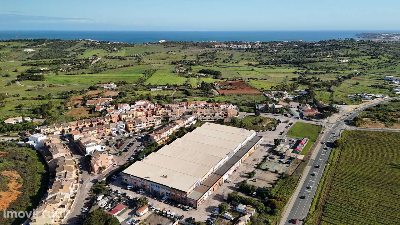 Armazém em Odiáxere - Lagos | Localização Estratégica e Excelente Aces - Grande imagem: 2/14