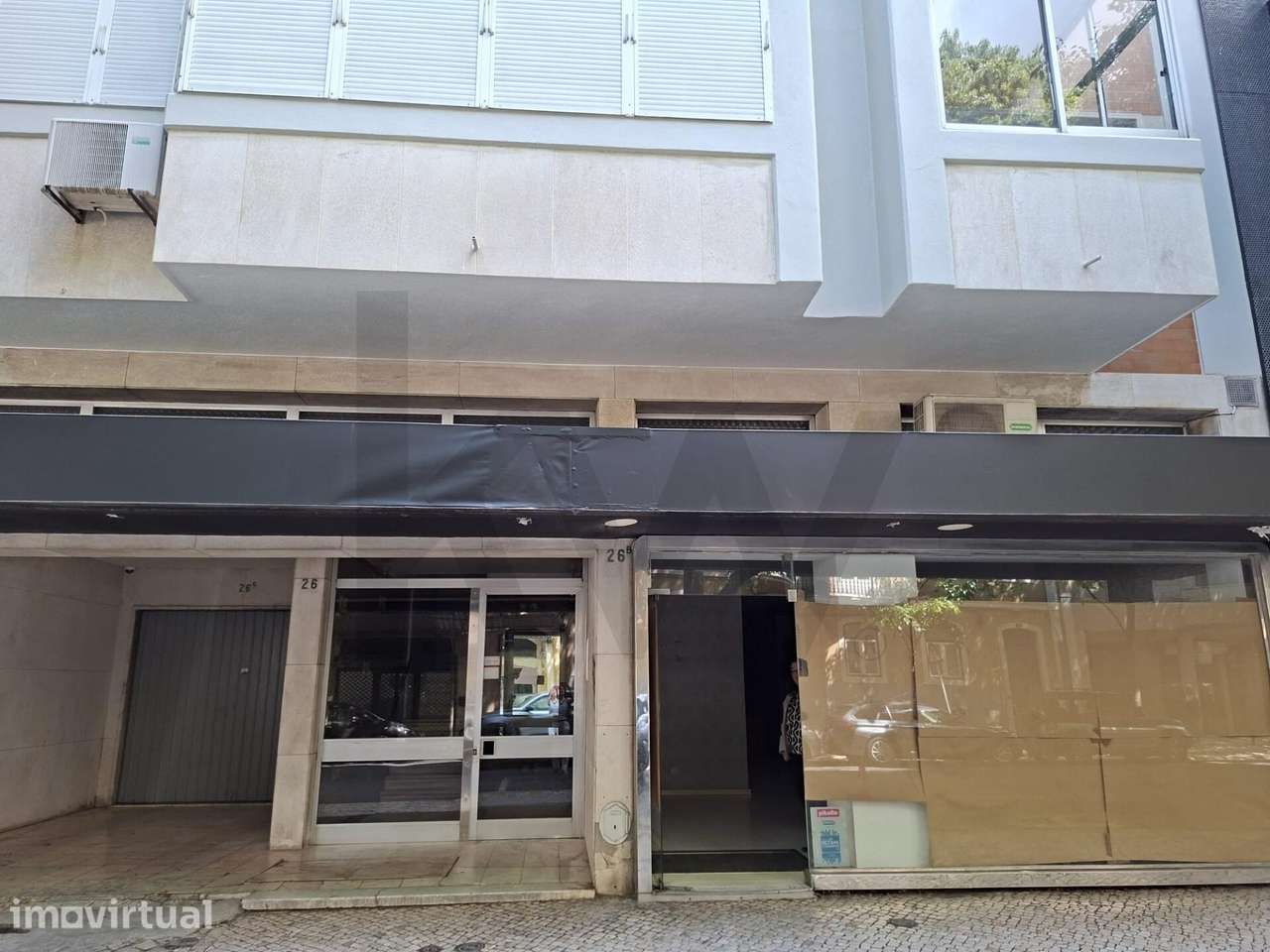Loja de Rua Premium com 494 m2 na Rua D. Estefânia + Estacionamento + - Grande imagem: 2/39
