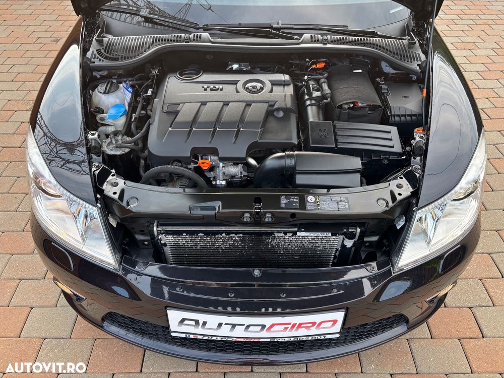 Skoda Octavia Combi 2.0 TDI RS - 11