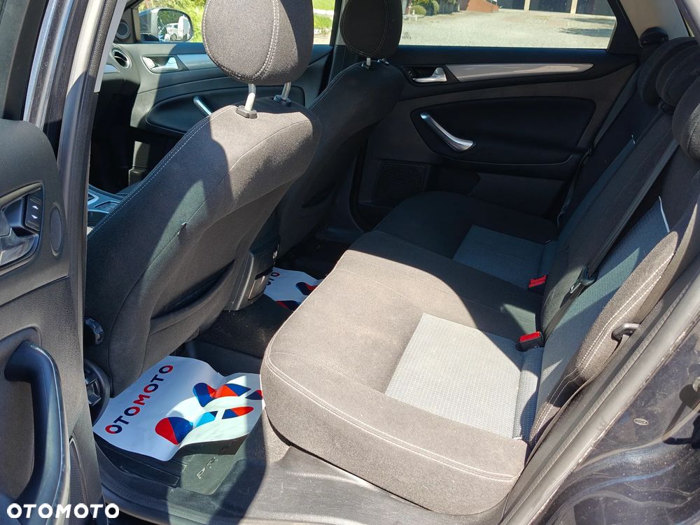 Ford Mondeo 2.0 TDCi Ghia - 8