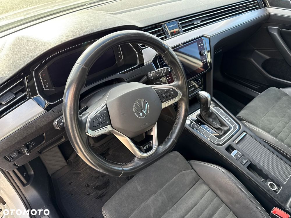 Volkswagen Passat 2.0 TDI SCR DSG 4Motion Elegance - 12
