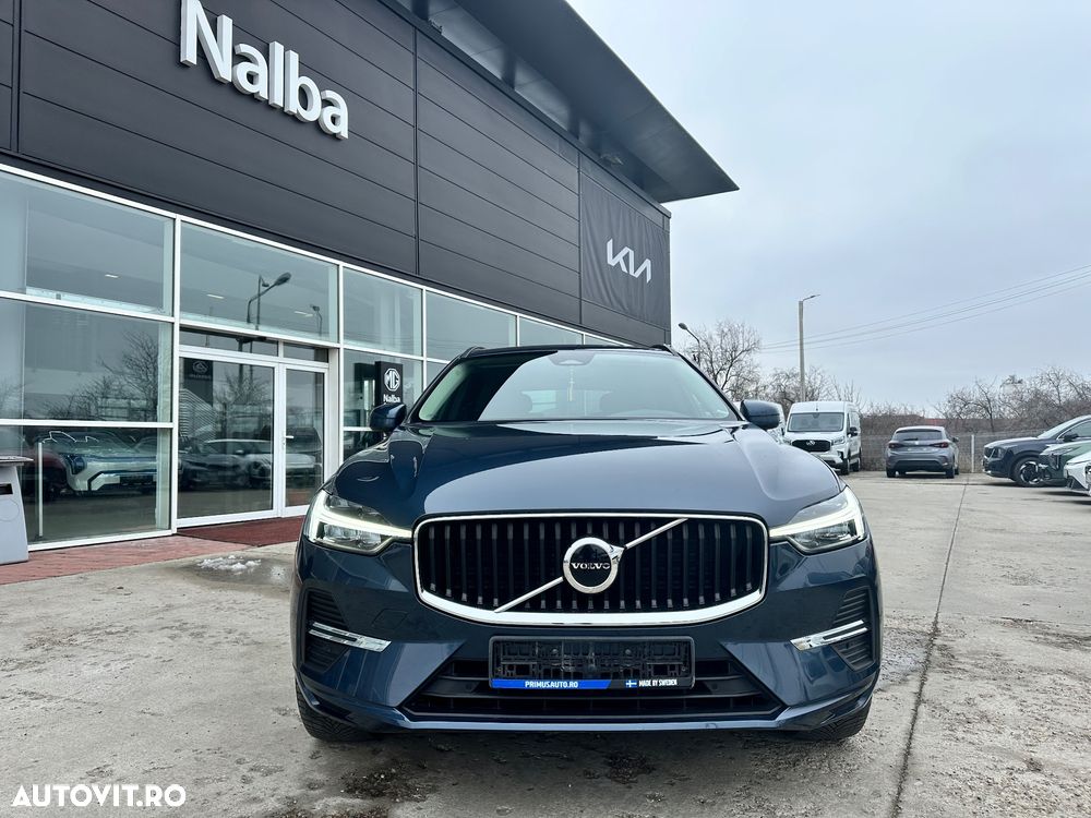 Volvo XC 60 B4 MHEV AT8 FWD Momentum Pro - 2