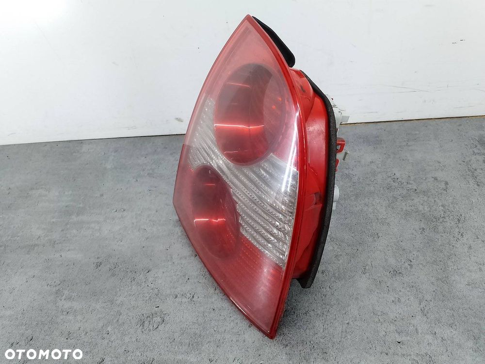 LAMPA TYLNA PRAWA VW PASSAT B5 FL 3B5945096AE SEDAN - 4