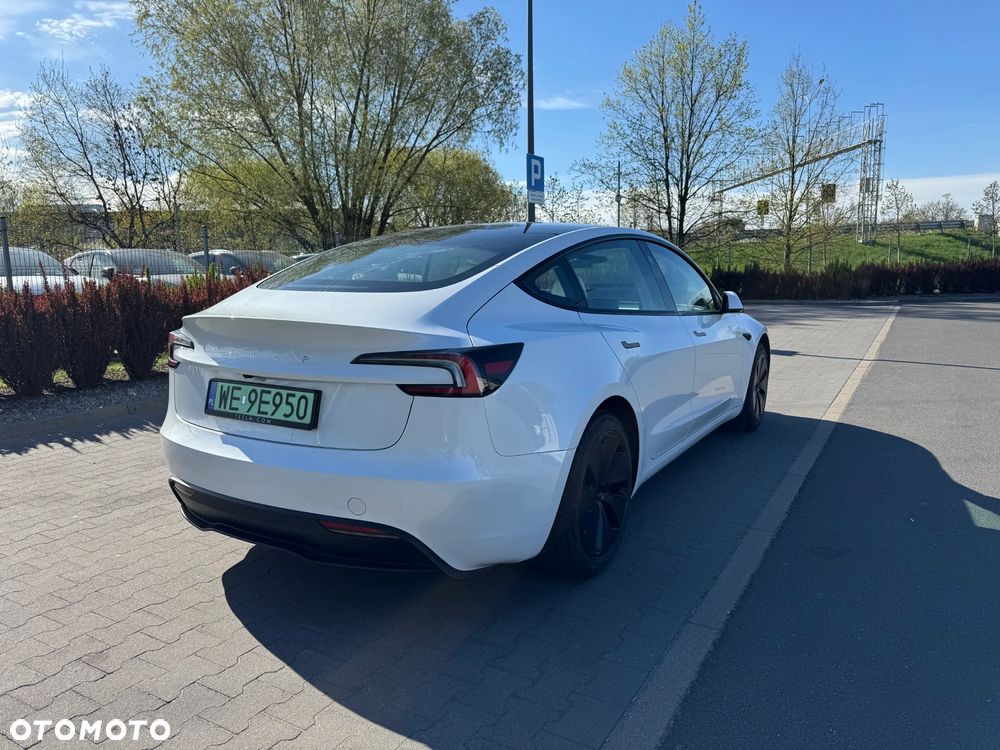 Tesla Model 3 - 3
