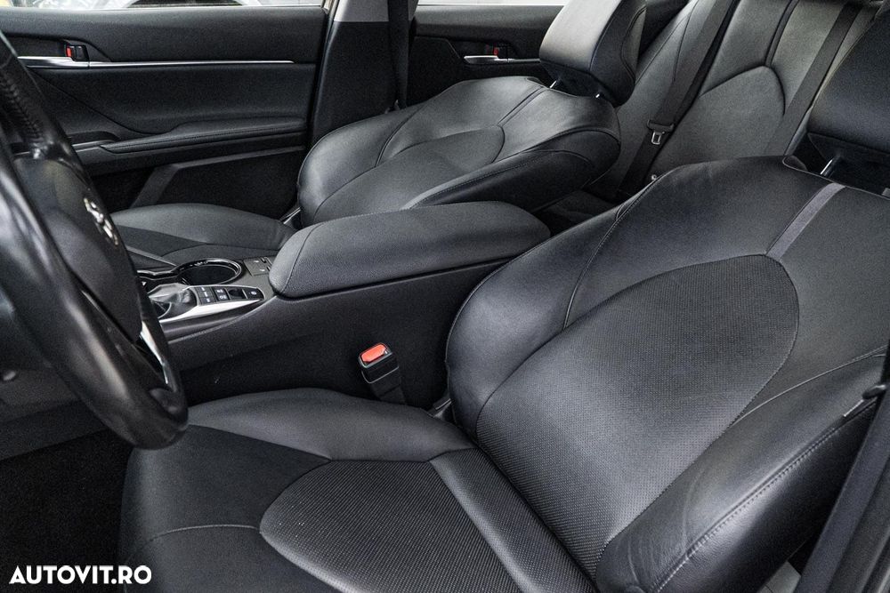 Toyota Camry Executive - 16