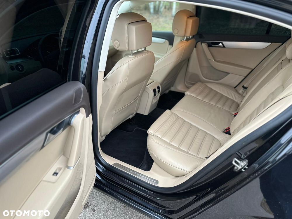 Volkswagen Passat 2.0 TSI Highline - 16