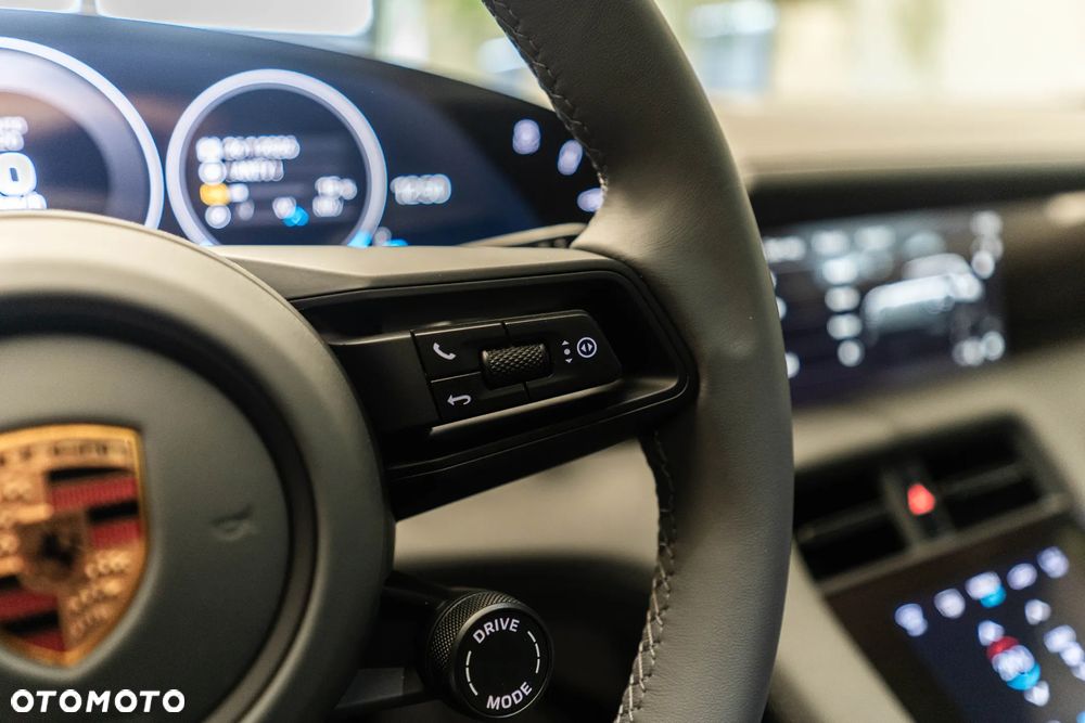 Porsche Taycan 105kWh 4S Black Edition - 23